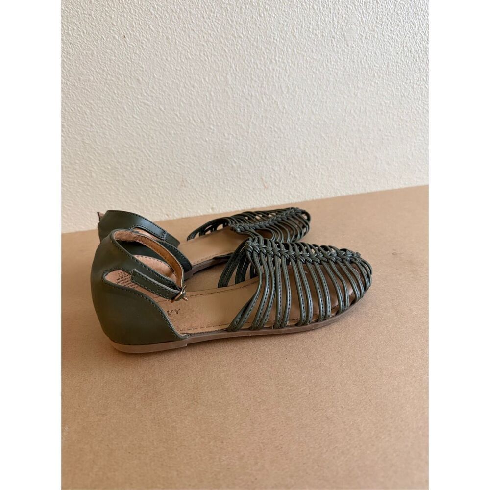 Old Navy Caged flat sandals low heels Ancle Strap SZ 2